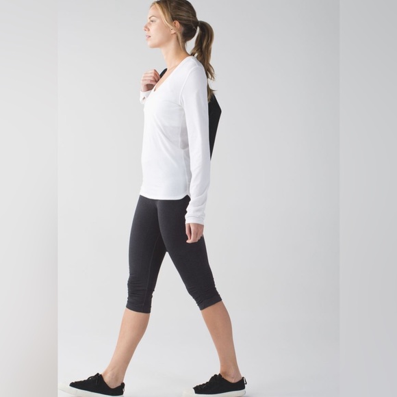 Lululemon In The Flow Crop II in Heathered Deep Coal, excellent condition. - Picture 2 of 6